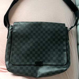 Louis Vuitton Messenger bag
